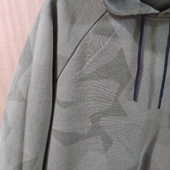 Men Old Navy Active Green Hoodie in excellent condition - Picture 3 of 12